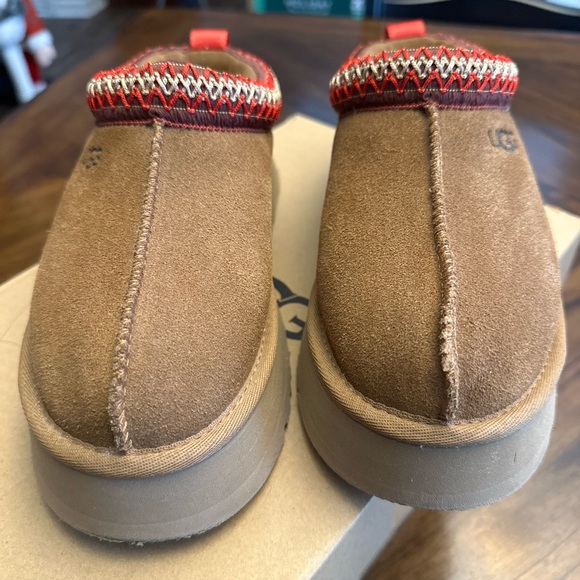 UGG Tasman Chestnut Platform Clogs with Red Trim - Picture 2 of 6